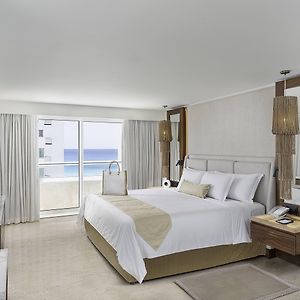 Superior Governor Suite Partial Ocean View King Size Bed